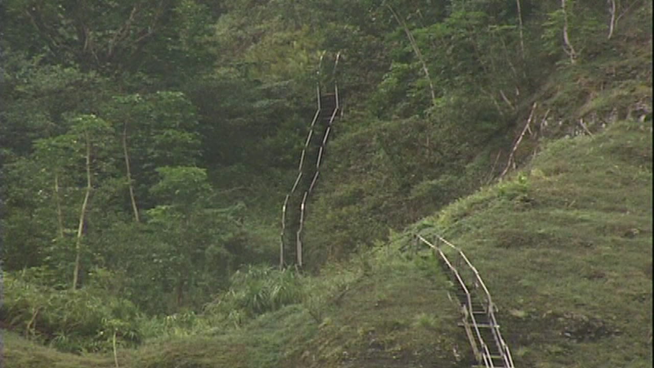 Honolulu police discuss last-minute Haiku Stairs adventurers