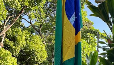 Bandeira do Brasil é erguida em residência diplomática da Argentina na Venezuela; Milei agradece Brasil
