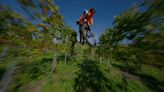 Mountain bike extremo entre viñas: Kriss Kyle, viral