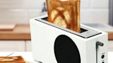 El tostador de Xbox es real: tiene forma de Series S y hace pan con el logo de la marca