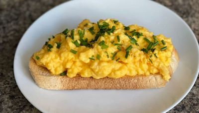 Chef shares his recipe for best scrambled egg you’ll ever make in under a minute