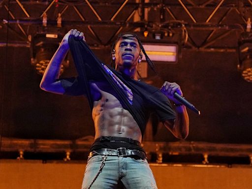 Travis Scott dio un show de pasión y comunión para sus fans argentinos y estrellas como Duki, Bizarrap y Nicki Nicole estuvieron allí para contarlo