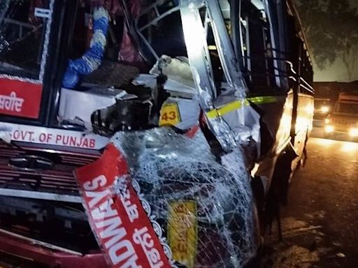 15 injured as bus rams into utility vehicle in Solan