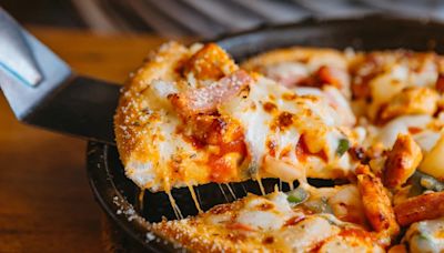 Las únicas pizzas ‘saludables’ del supermercado: las de barbacoa, queso y jamón, suspenso en el examen de la OCU