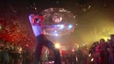 Pista de dança do filme 'Os Embalos de Sábado à Noite' vai a leilão por R$ 1,5 milhão