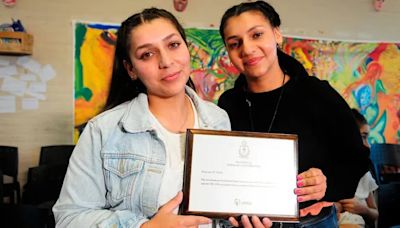 Las hermanas que cursan el CBC en el Barrio Mugica y sueñan con ser las primeras universitarias de su familia