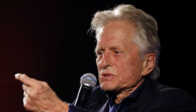 El actor Michael Douglas se une a la campaña de Biden en un evento para recaudar fondos