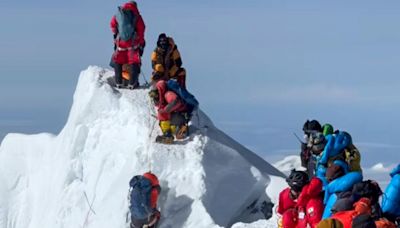 Terrifying Footage of Mount Everest Cornice Accident Aftermath