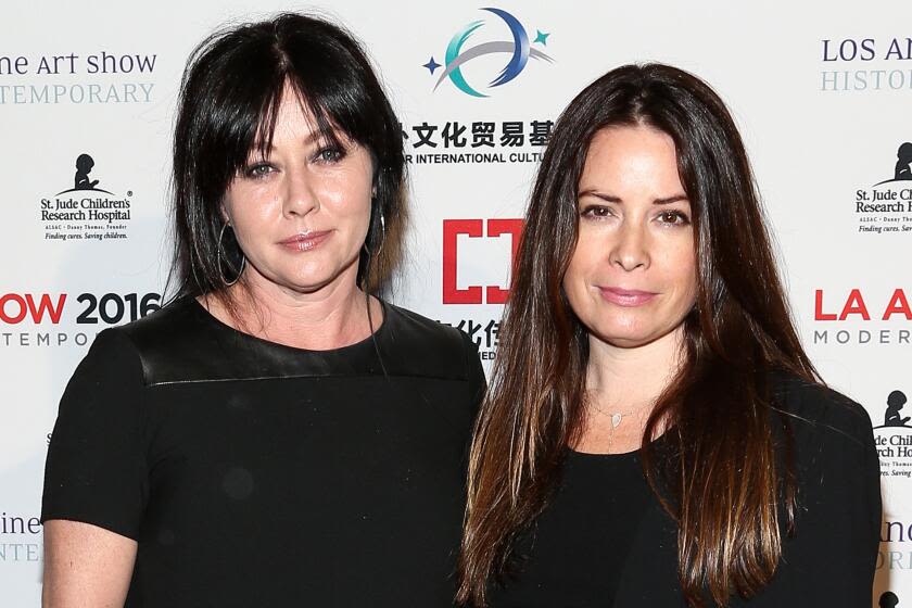 Holly Marie Combs gives a heartfelt tribute to former 'Charmed' co-star Shannen Doherty