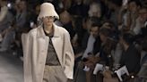 Dior muestra su lado artístico y animal para la moda masculina de París