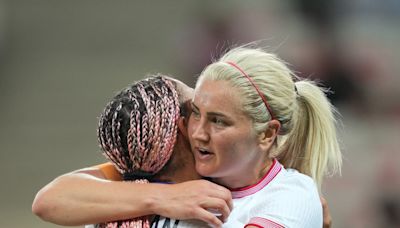 El USWNT y Emma Hayes obtienen su primera victoria en París