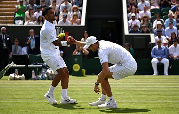 Hubert Hurkacz injures knee on Wimbledon dive, retires down match point to Arthur Fils | Tennis.com