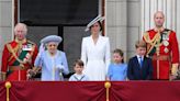 Buckingham Palace opens room to Queen Elizabeth's famous balcony photos. What's the catch?