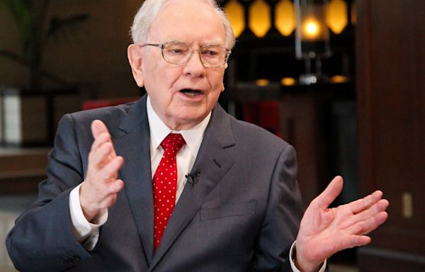 Warren Buffett loves dividend-paying stocks, but Berkshire doesn't pay one — Here's why