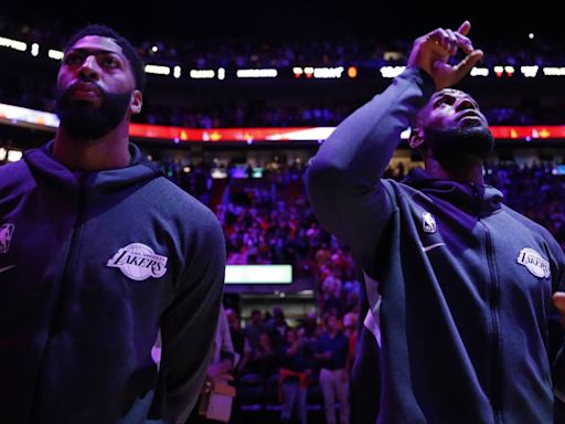 LeBron James ofreció recortar su salario para que Lakers se reforzaran