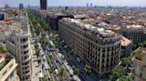 La calle más ancha de España está en Barcelona: siete carriles, autobuses, bicis y un tranvía