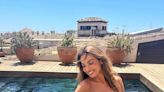 Patrícia Poeta posa na beira da piscina em Ibiza e arranca suspiros: "Deusa da beleza"