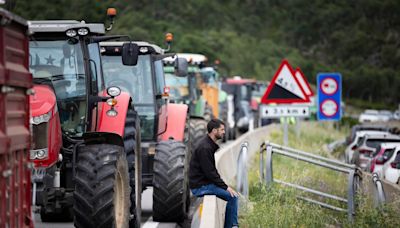 De Irún hasta La Jonquera: las protestas agrícolas cortan la frontera con Francia mirando a las elecciones europeas