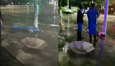 死得很隨機！暴雨淹水男子「走過路燈」秒觸電亡...遺體浸水蓋塑膠布