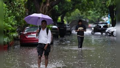 Delhi weather | Heavy rains cause waterlogging and traffic, IMD issues yellow alert - CNBC TV18