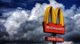 McDonald’s elevó sus ingresos en 2023, pero sintió impacto de conflicto en Medio Oriente