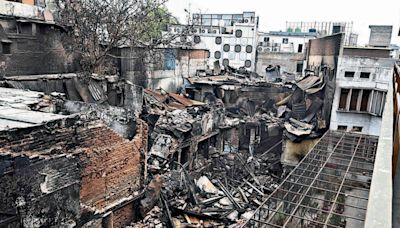 15 days after blaze, locals battle smoke in Chandni Chowk hub