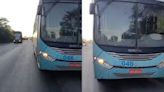 Vídeo: Ônibus escolar é flagrado andando de ré na contramão no Piauí