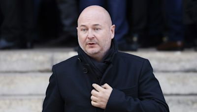 La justice autorise l'animateur Cauet, mis en examen pour viols, à pouvoir exercer à nouveau