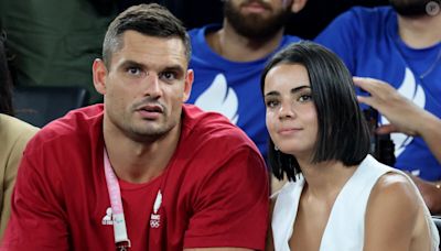 Florent Manaudou, spectateur perturbé pour le match de basket de la France : sa chérie Lola n'y est pas pour rien