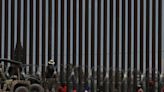 La Guardia Nacional de Texas busca disuadir con altavoces a migrantes que están en México