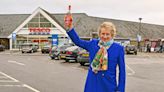 Rod Stewart shocks supermarket shoppers with visit to Tescos