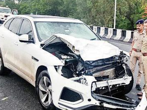 Tragedy averted as structure falls on moving car | Mumbai News - Times of India