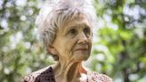 Por onde começar a ler Alice Munro, Nobel de Literatura que morreu aos 92 anos