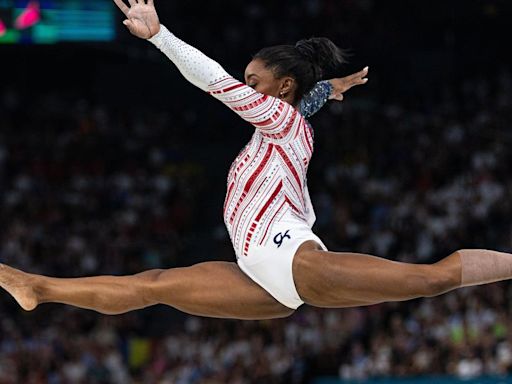 Fans Go Wild For This Olympic Commentator At The Women's Gymnastics Finals