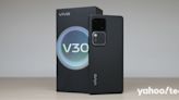 vivo V30 實機體驗：極纖薄設計 + 可調色溫 LED 柔光環