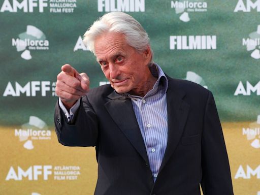 Michael Douglas: "La vivienda turística y los coches de alquiler retroalimentan la saturación turística"