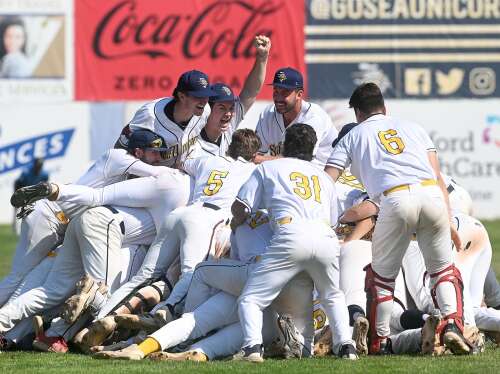 Tomasetto’s game-winning double locks up second straight FCBL title for Sea Unicorns