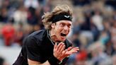 Roland Garros 2024: Andrey Rublev volvió a ser presa de sus nervios en pleno partido y cayó ante el sorprendente Matteo Arnaldi, 35 del mundo