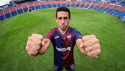 Fernando Navarro firma con Atlante tras buscar trabajo en redes