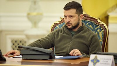 Zelenskyy arrives in Sweden to sign security pacts & to ensure air defence systems for Ukraine