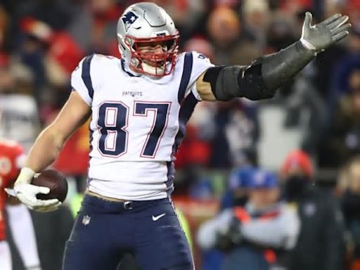 Brian Hoyer explains why Rob Gronkowski was better tight end than Travis Kelce