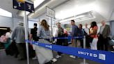 Check your group: United Airlines to reintroduce window, middle aisle boarding this month
