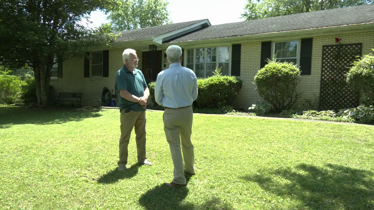 Knoxville man seeking refund after waiting months for roof to be replaced
