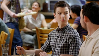 Young Sheldon star pays tribute to classic Big Bang Theory joke while visiting iconic set - Dexerto