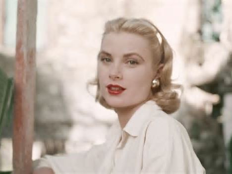 Grace Kelly adelantó en los años 50 el mono con cinturón más estiloso que ahora arrasa en Zara o Mango y aman las francesas