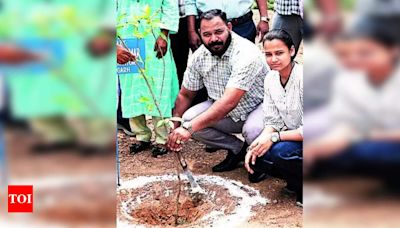 Councillor undertakes plantation drive in Sector 8 | Chandigarh News - Times of India