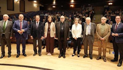 Oviedo21 rinde homenaje a sus «guardianes de la democracia»