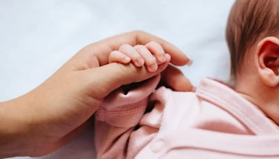 Rescatan a bebé de 9 meses envuelto en una toalla en calle de Nezahualcóyotl