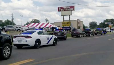 Three dead and 10 injured in Arkansas grocery store shooting