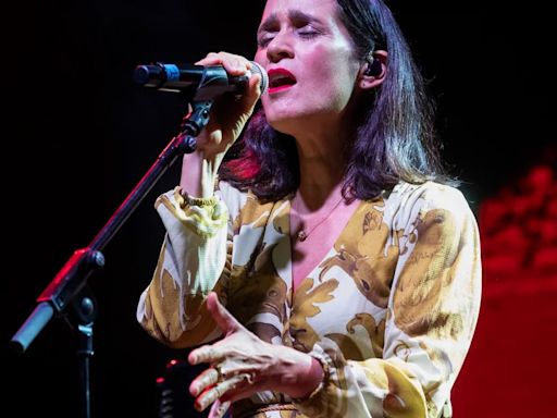 Julieta Venegas pone en pie Cartagena en la primera noche de La Mar de Músicas